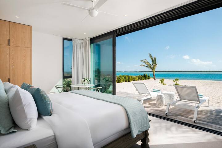 Emerald Breeze – Understated Luxury in Grace Bay