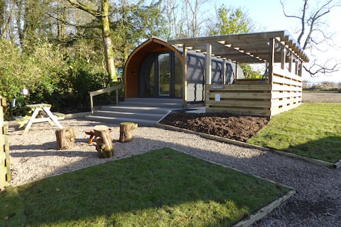 The Nest - Luxury Pod with Hot Tub and Sauna