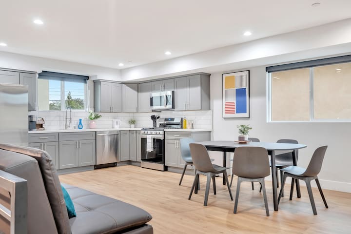 6-Bed Home Near Del Rey gallery image 3