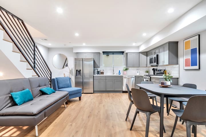 6-Bed Home Near Del Rey gallery image 4