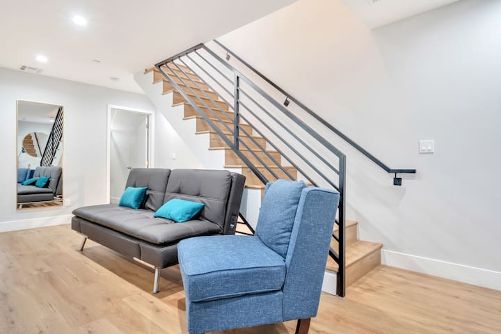 6-Bed Home Near Del Rey gallery image 5