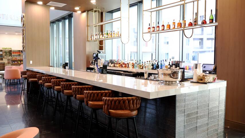 Huge 3BR • King + 4 Queens • Near Strip gallery image 3