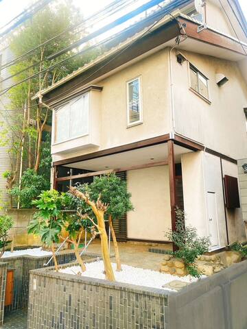 Traditional Japanese House near Shibuya Sleeps 8 gallery image 3