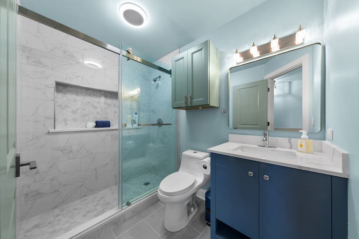 Perfect Location Across from Park & Train Station gallery image 2