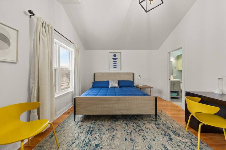 Perfect Location Across from Park & Train Station gallery image 4