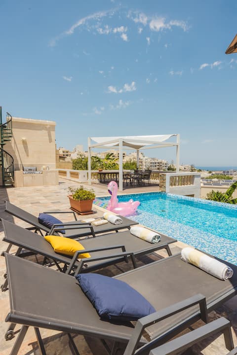 Villa with Views, Parking, AC