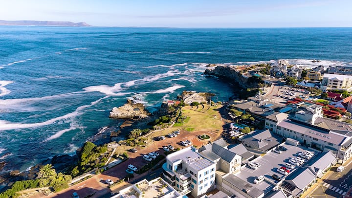 Marine Court Penthouse / Ocean Views