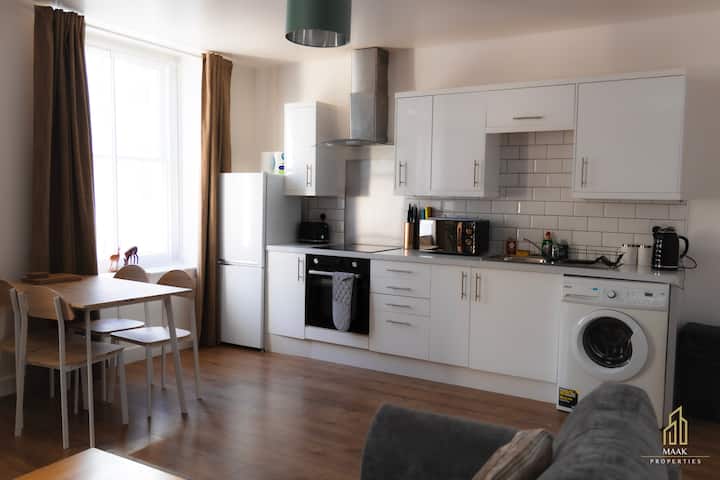 Contractor-friendly 2br Apt | 35% Off Per Month - Minehead