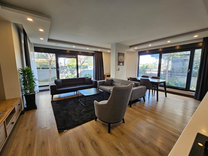 Professionally Managed Private Garden Suites 2-2 - Lara Beach