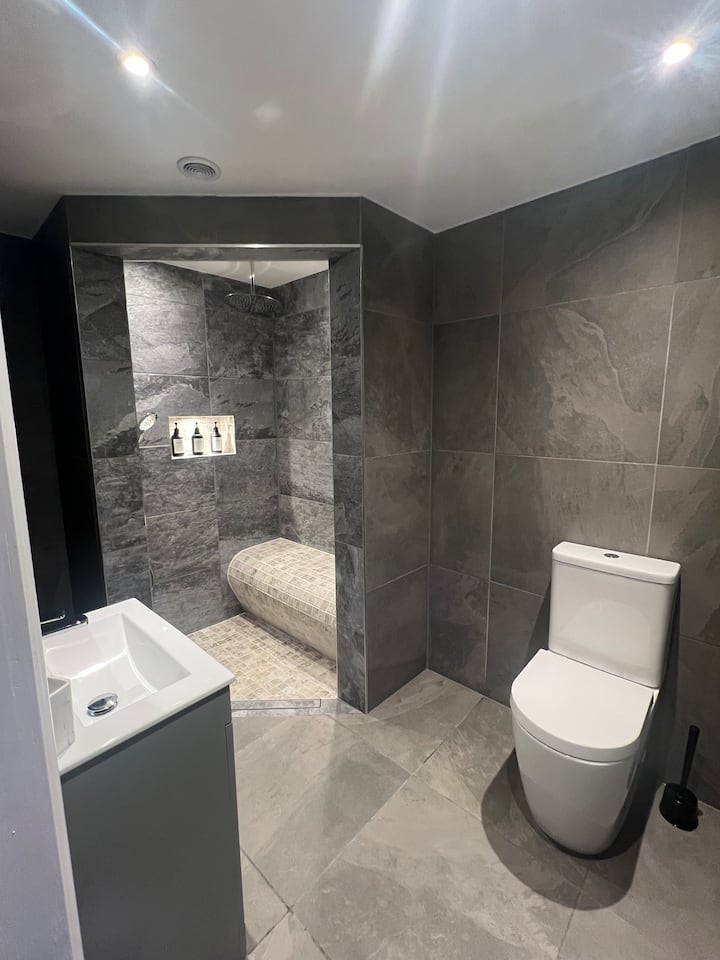 Stunning Annexe With Private Hot Tub - Cotswolds