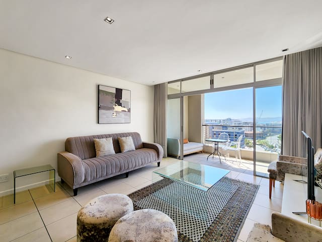 Modern 2 bed in De Waterkant at Harbours Edge gallery image 3