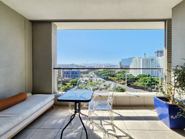 Modern 2 bed in De Waterkant at Harbours Edge gallery image 4