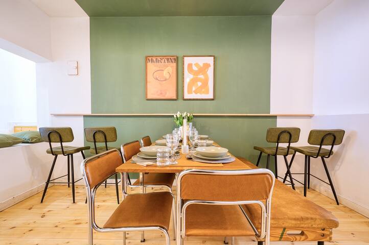 In the heart of Kreuzberg – 140m² spacious & cozy gallery image 3