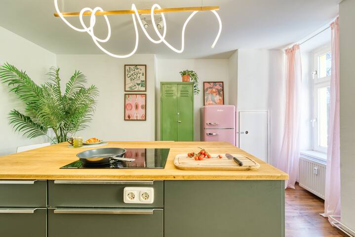 In the heart of Kreuzberg – 140m² spacious & cozy gallery image 4