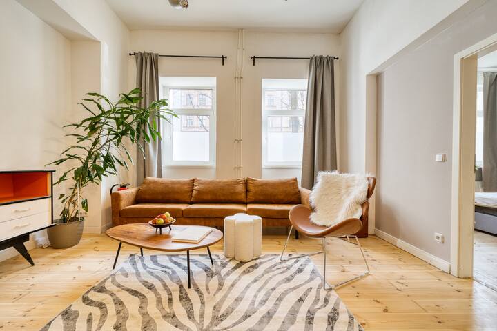 In the heart of Kreuzberg – 140m² spacious & cozy gallery image 2