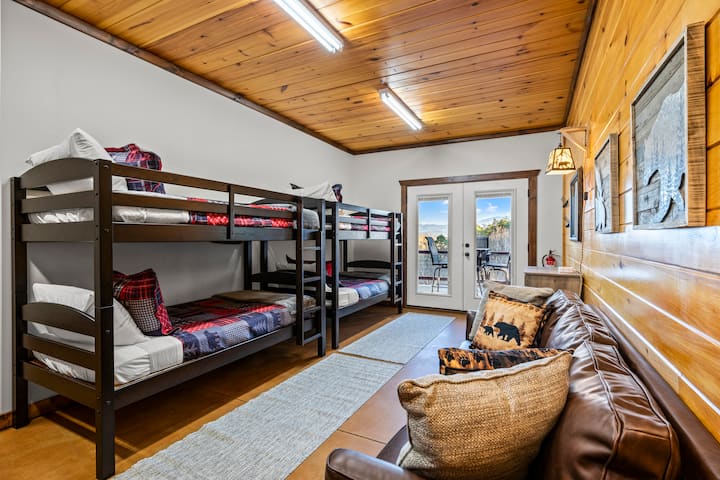 Twin Bunk beds in lower level with lounging area, Mountain views and walk patio on lower level to hot tub. 

