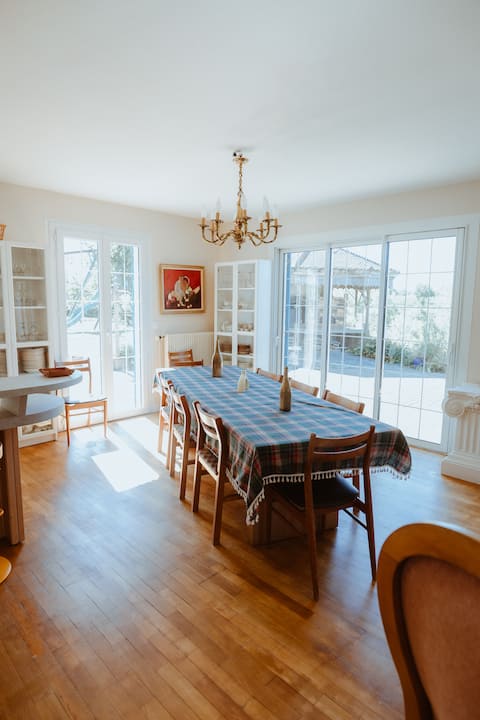 Villanonna: Escape, Jacuzzi, Billiards & Games