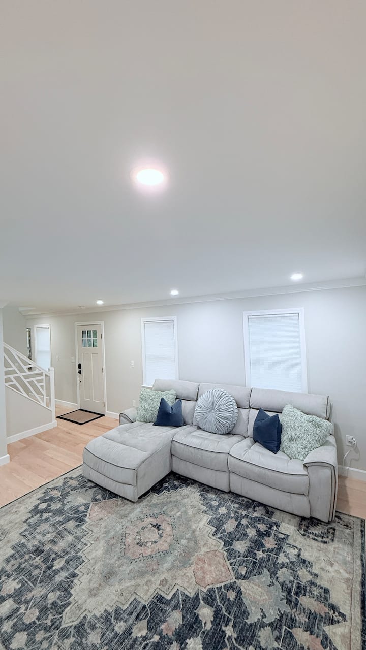 Spacious, Renovated Island Gateway! Fenced Yard - Edgartown, MA