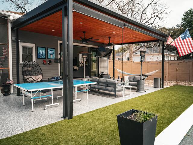 Luxurious Austin Retreat With Resort Pool gallery image 5