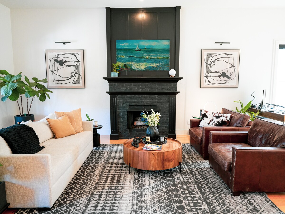 Successful Airbnb property: Luxurious Retreat With Resort Salt Water Pool/Spa in Galindo