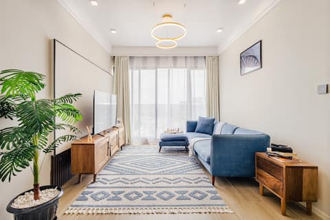 Safari Retreat| Condo | Pool | Gym | Airport in 9