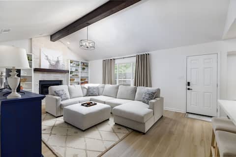Popular Airbnb listing: Clean & Comfortble Poker House Near Kalahari! in Round Rock
