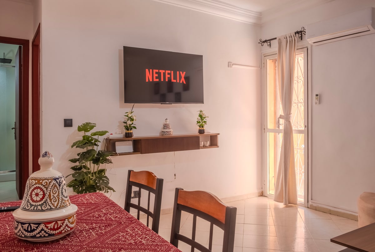 宽敞时尚的客厅，让您住得舒适
享受Netflix和所有频道，让您放松身心。 在马拉喀什度过一天后，这里是放松身心的完美场所。