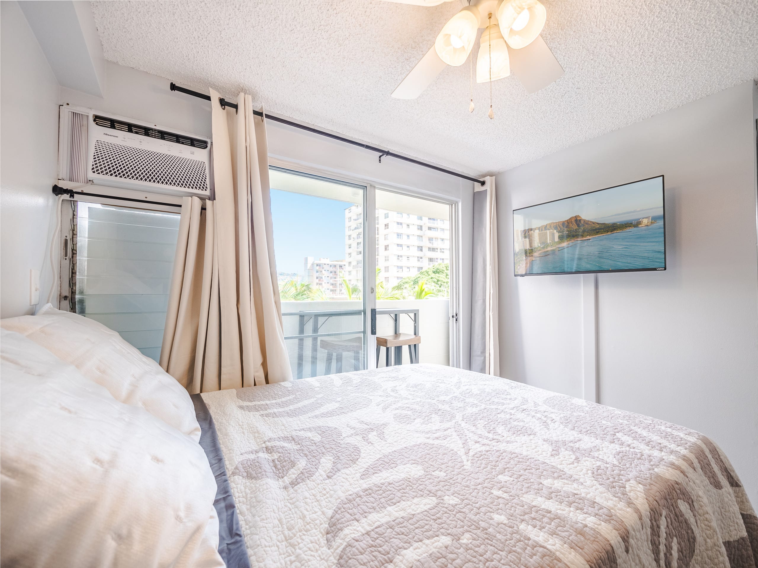 2 Min to Waikiki Beach • Bright Studio w/Balcony - Image 34