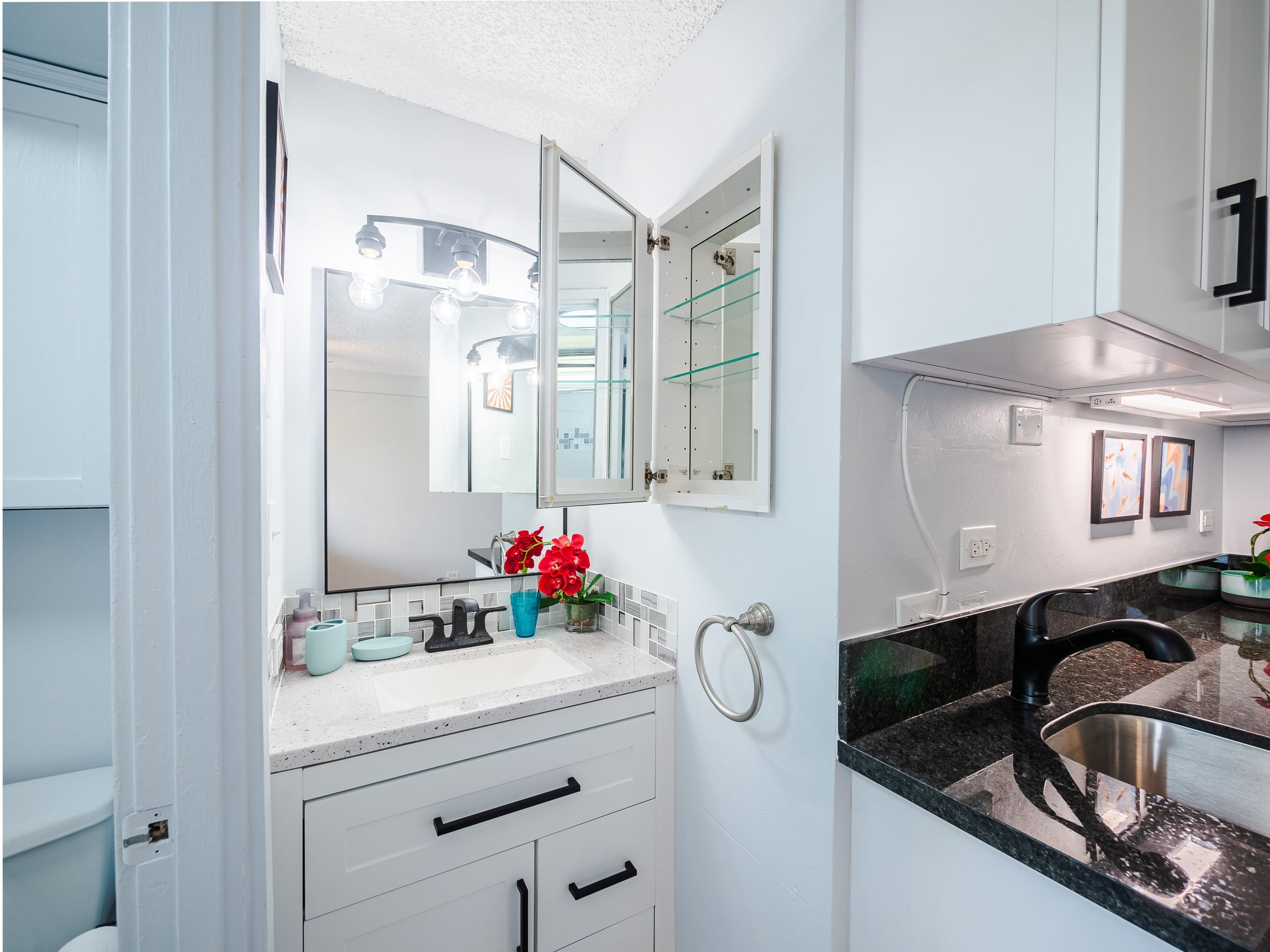 2 Min to Waikiki Beach • Bright Studio w/Balcony - Image 11