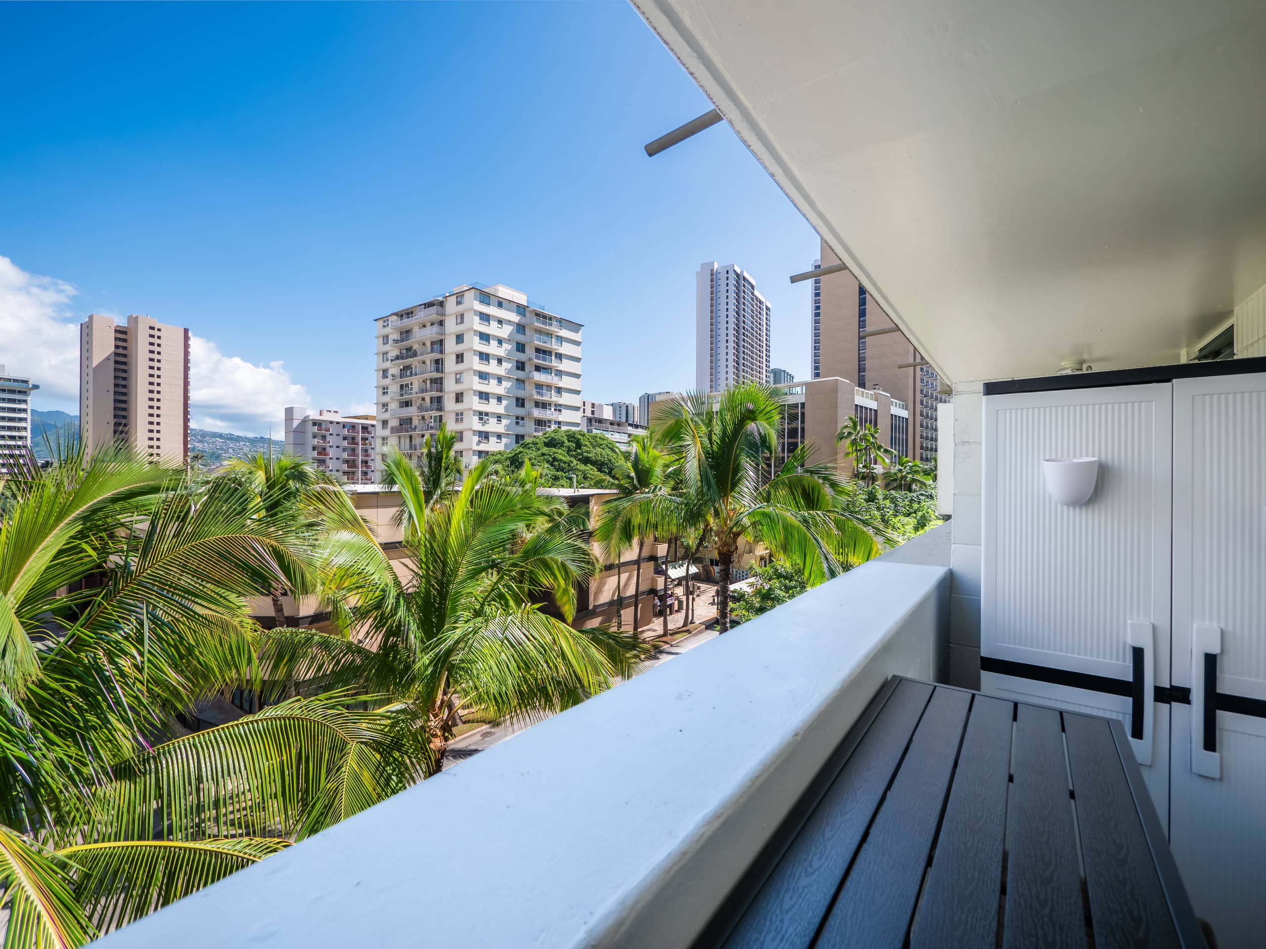 2 Min to Waikiki Beach • Bright Studio w/Balcony - Image 18