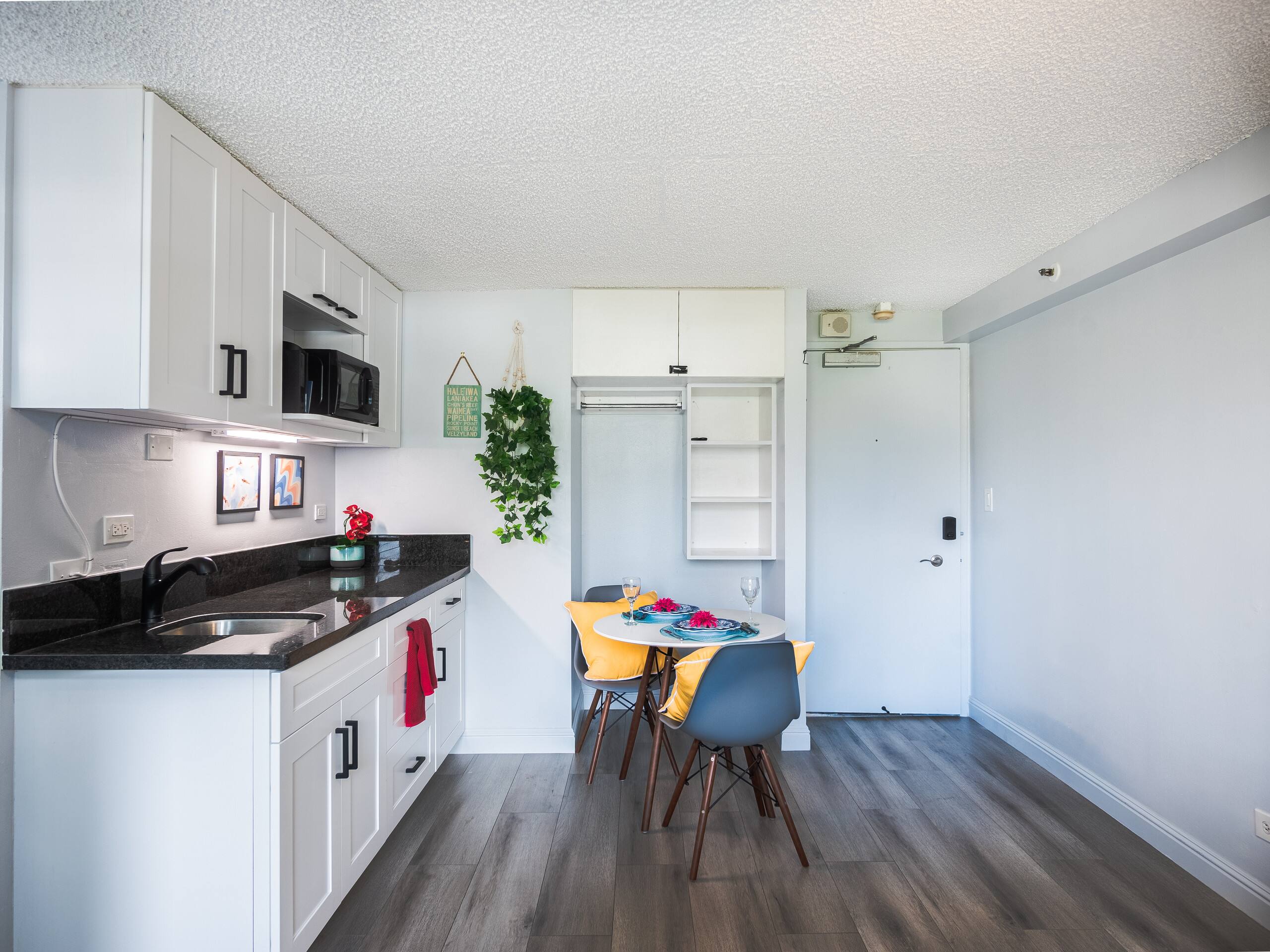 2 Min to Waikiki Beach • Bright Studio w/Balcony - Image 33