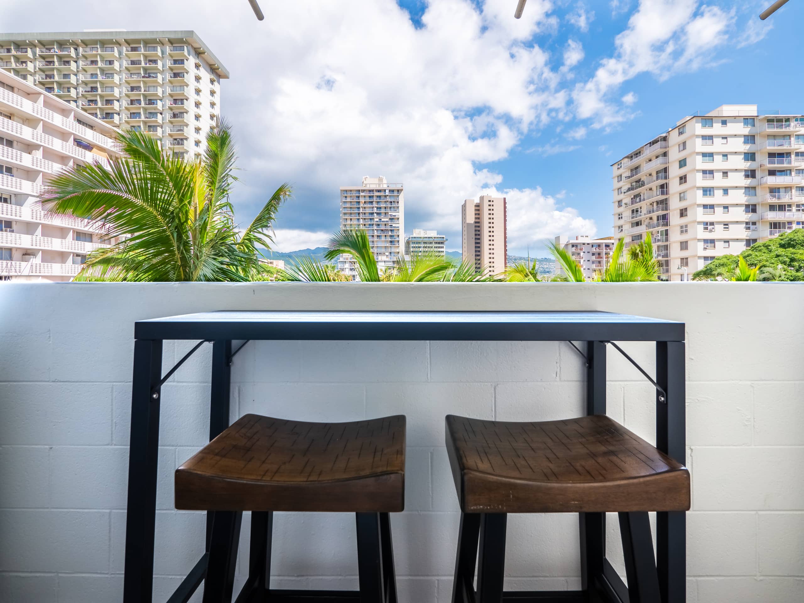 2 Min to Waikiki Beach • Bright Studio w/Balcony - Image 13
