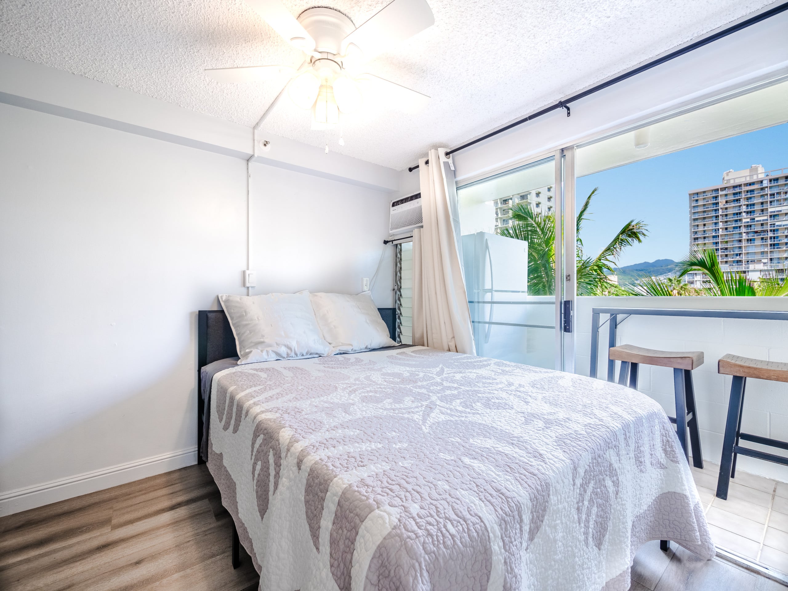 2 Min to Waikiki Beach • Bright Studio w/Balcony - Image 29