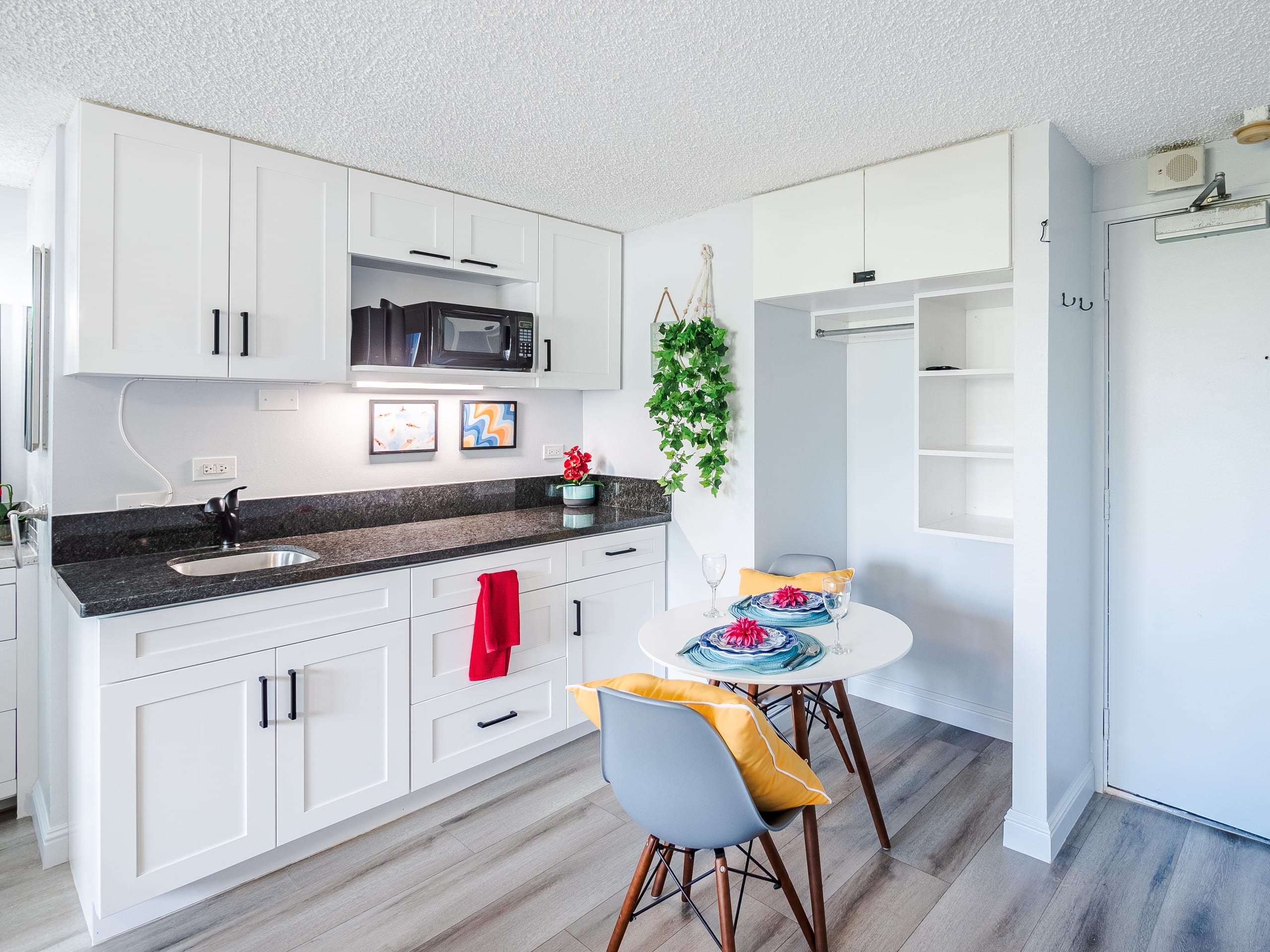 2 Min to Waikiki Beach • Bright Studio w/Balcony - Image 9