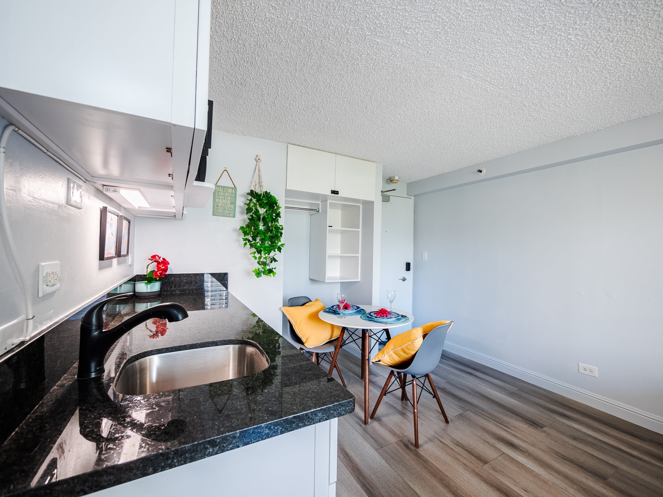 2 Min to Waikiki Beach • Bright Studio w/Balcony - Image 32