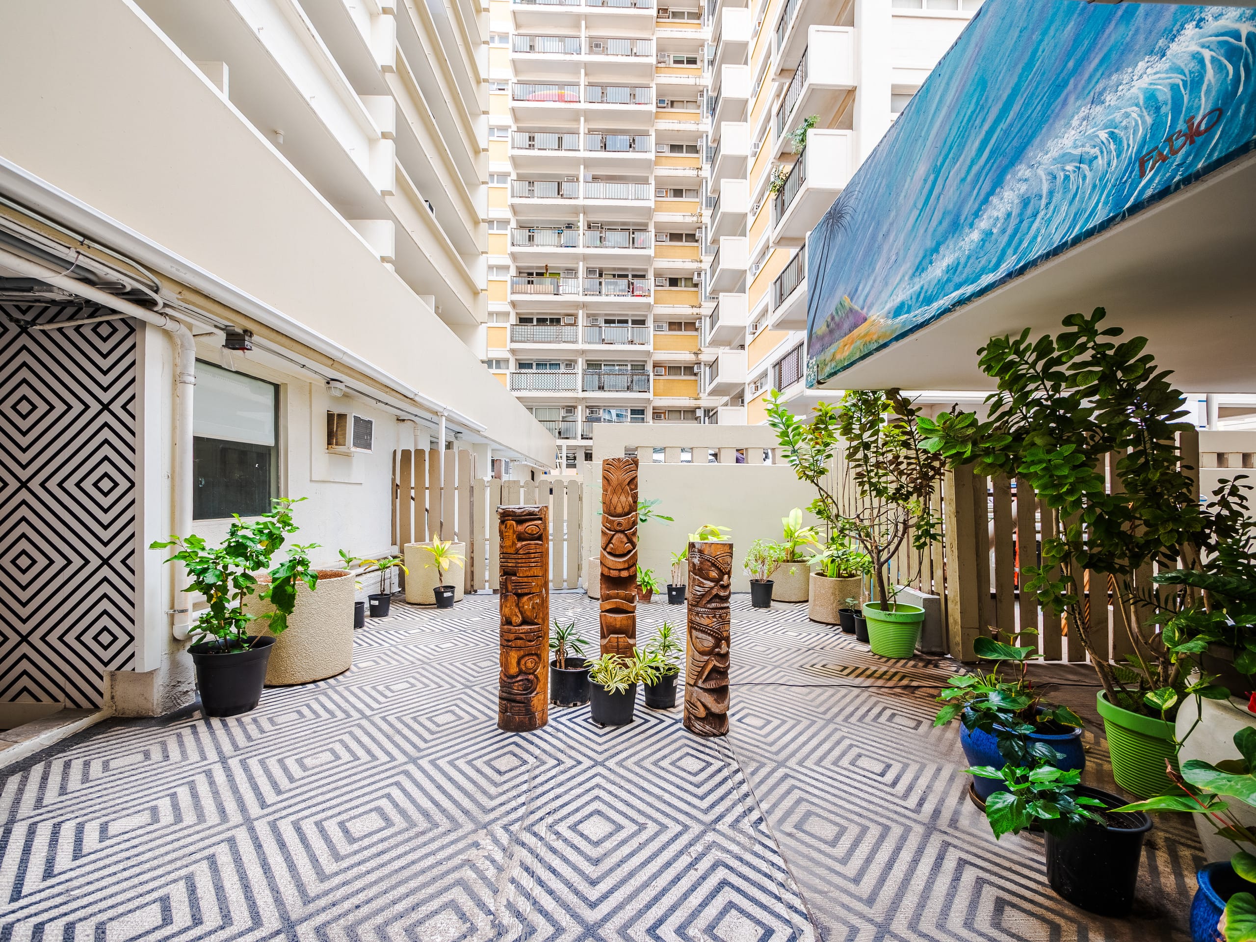 2 Min to Waikiki Beach • Bright Studio w/Balcony - Image 24