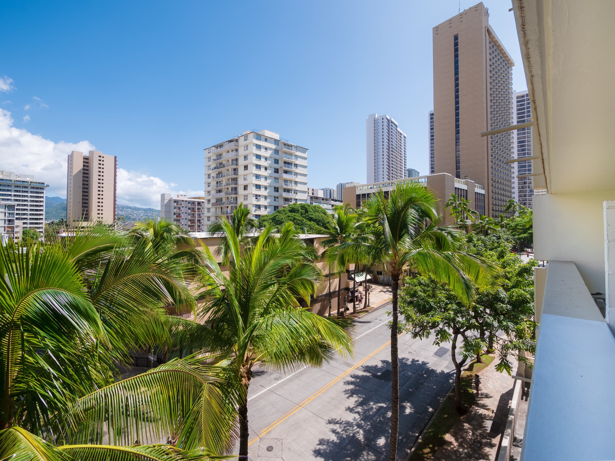 2 Min to Waikiki Beach • Bright Studio w/Balcony - Image 15