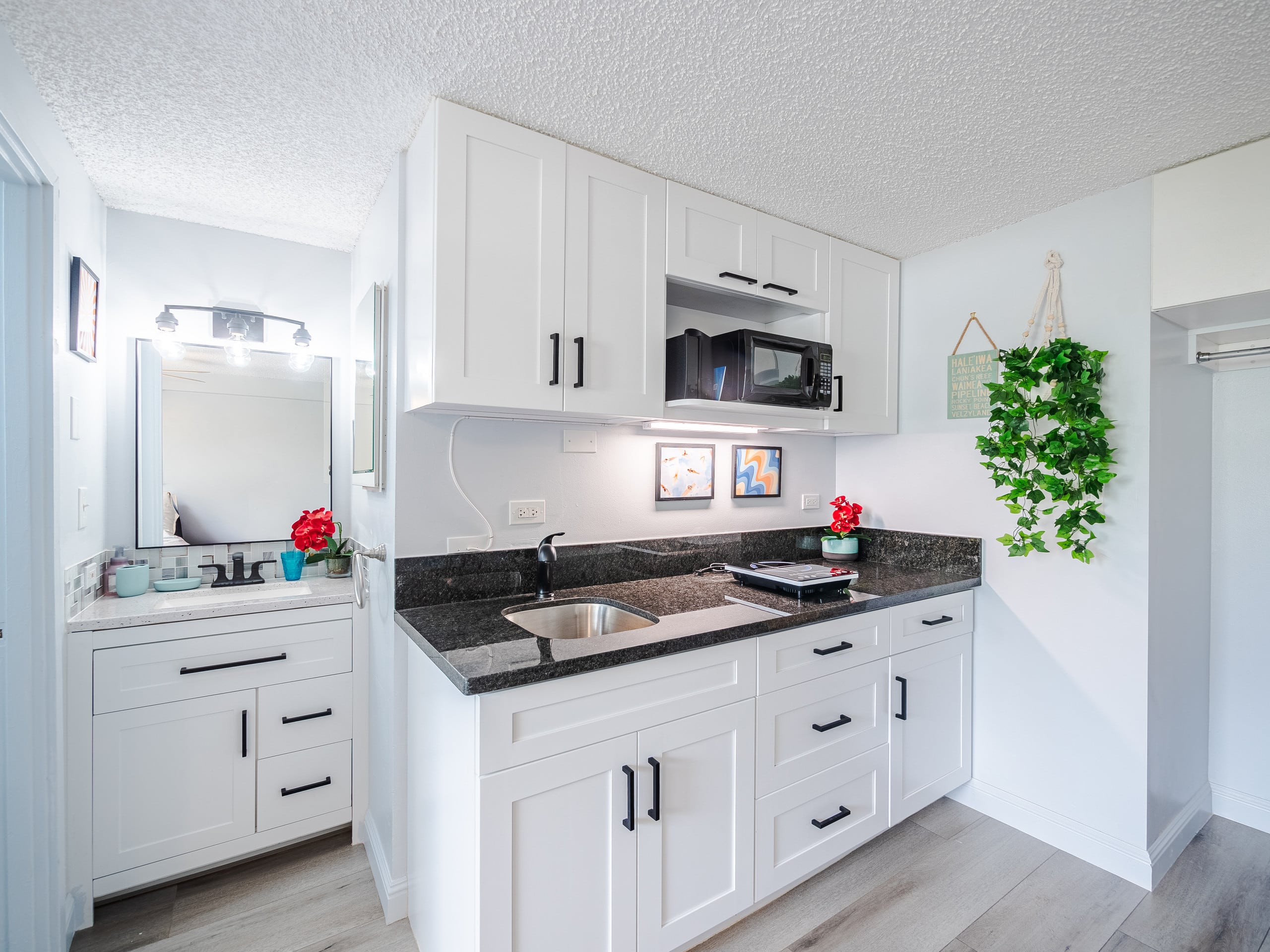 2 Min to Waikiki Beach • Bright Studio w/Balcony - Image 2