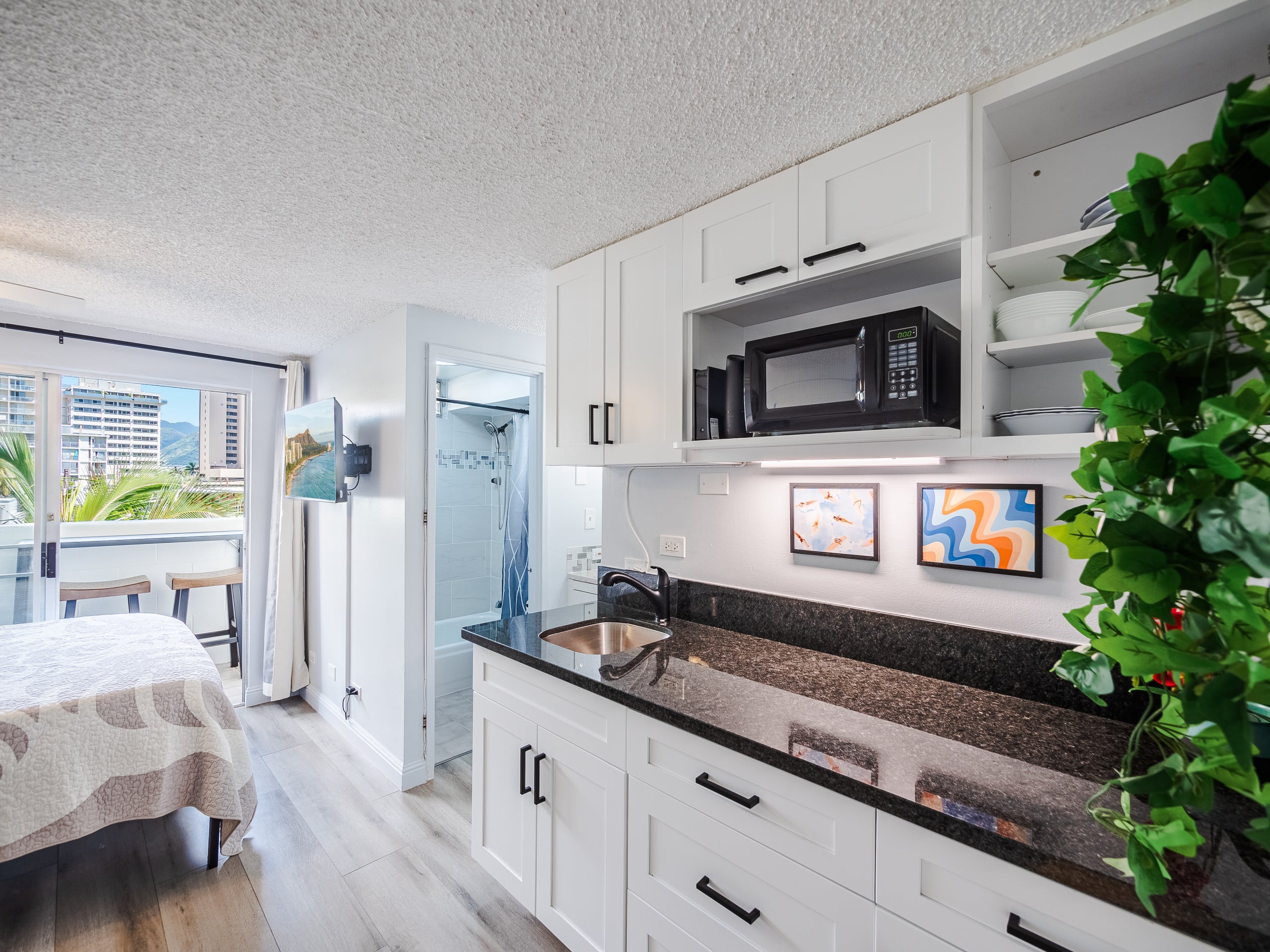 2 Min to Waikiki Beach • Bright Studio w/Balcony - Image 6