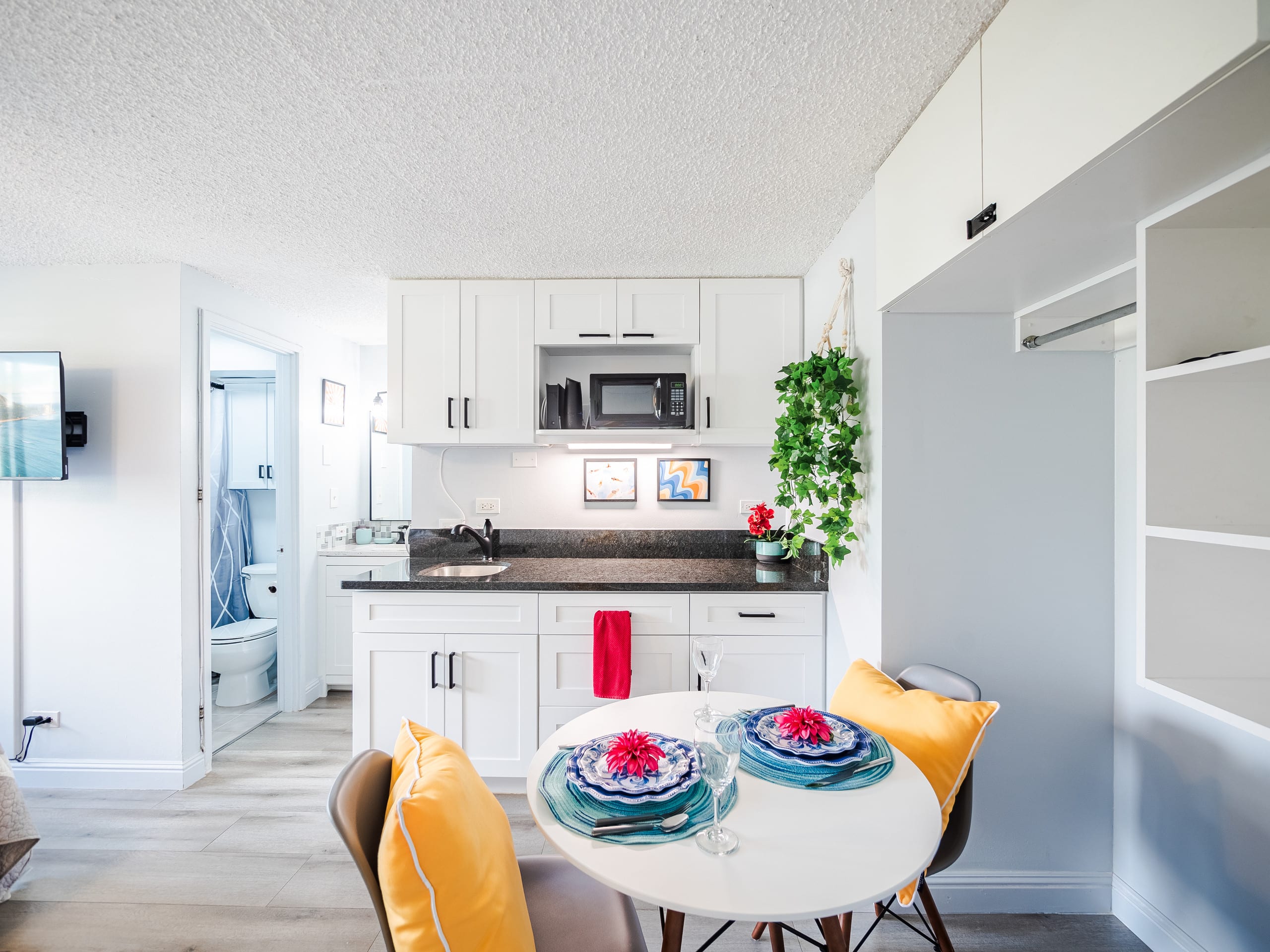 2 Min to Waikiki Beach • Bright Studio w/Balcony - Image 8