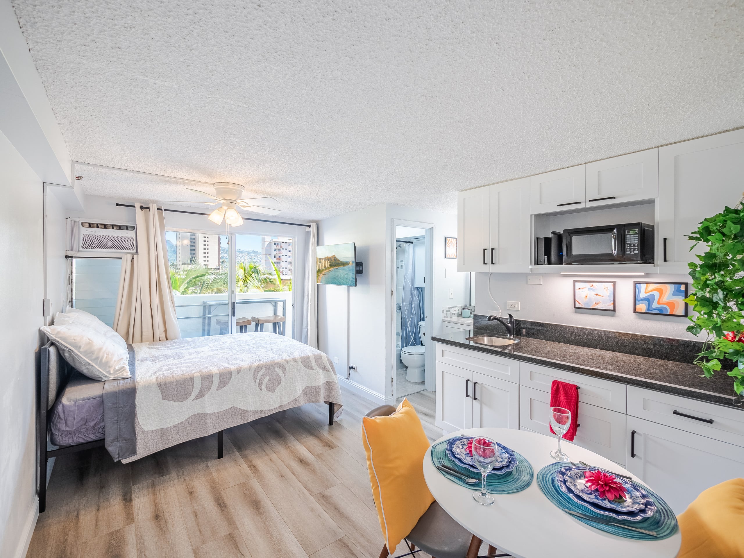 2 Min to Waikiki Beach • Bright Studio w/Balcony - Image 7