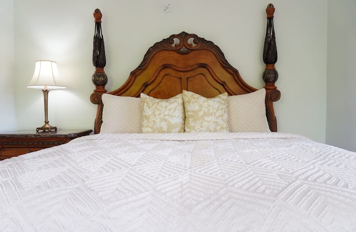 غرفة نوم كينج | حمام داخلي | غرفة خزانة