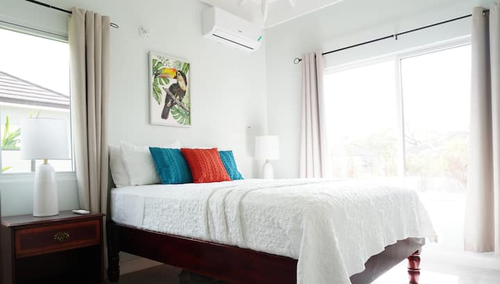 غرفة كوين جاردن | إطلالات جذابة على الحديقة الأمامية والجانبية والجبل