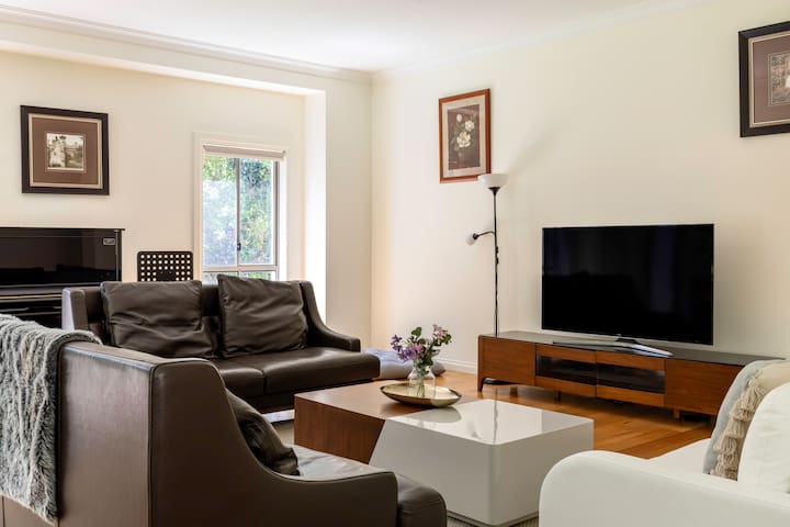 Luxury Escape | 5BR, 3 Ensuites & Grand Spaces gallery image 4