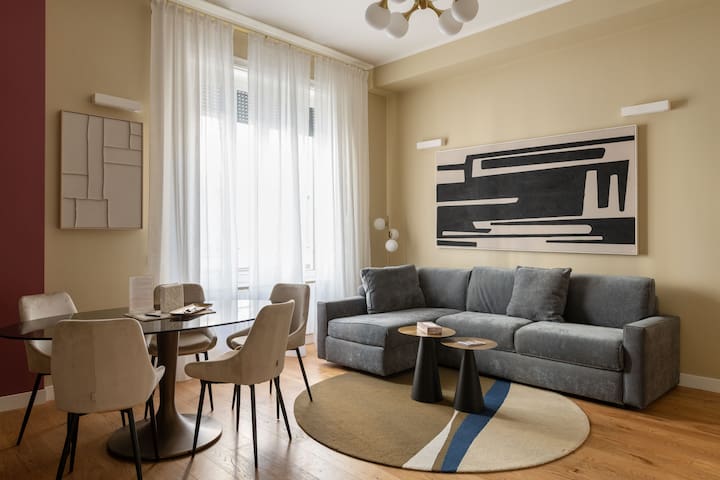 Stunning 7th floor apartment in Duomo – 6 Guests