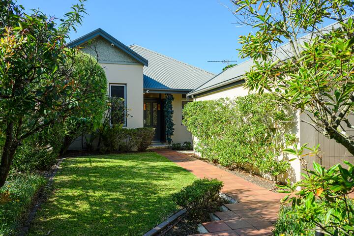 Secret Garden/North Sydney/Walk to Metro & Train gallery image 3