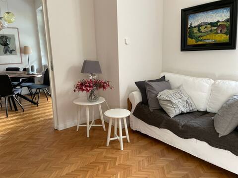 Beliebte Airbnb-Anzeige: Chic bright new 3-room apartment centrally located in Winterhude in Winterhude