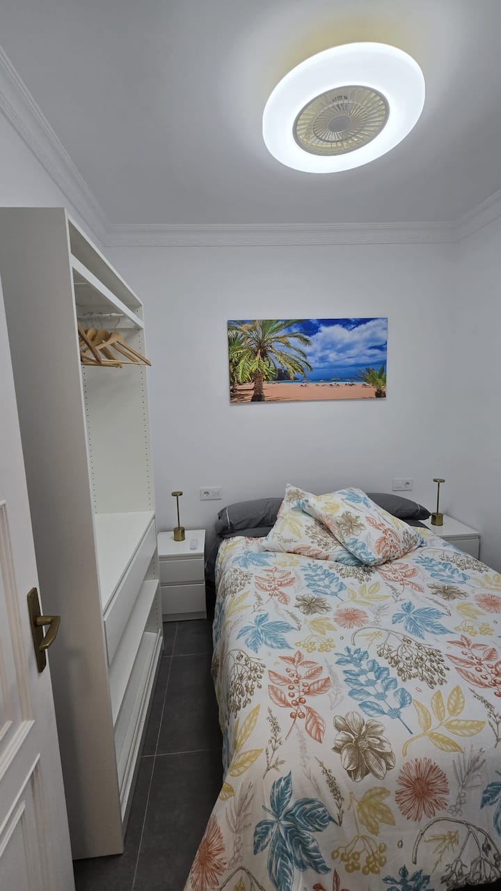Schlafzimmer 1