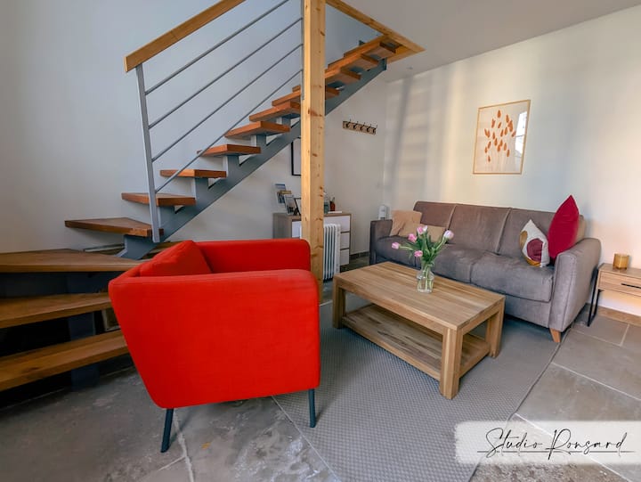 Studio Ronsard ที่พักอิสระที่เข้าถึงระเบียงส่วนกลางของ Maison de Ronsard ได้โดยตรง