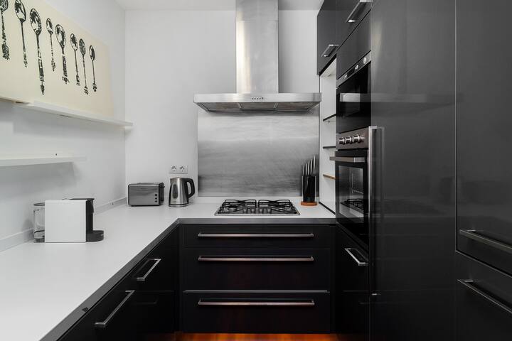 Majestic Lisbon Stay with Breathtaking River Views gallery image 4